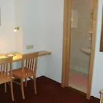 Regina 3*